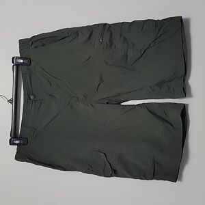 Columbia Omni Shade Men Size 34 Green Cargo Shorts Nylon Sun Protection 12"